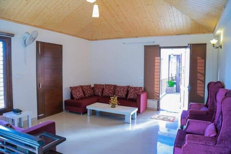 Pinewood 2Bhk Cottage Kasauli Exterior photo